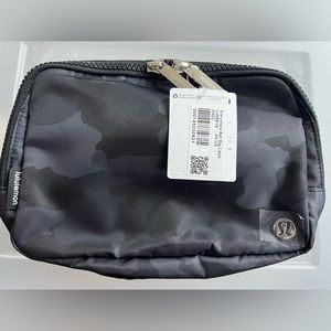 Lululemon Everywhere Belt Bag Large 2L Camo